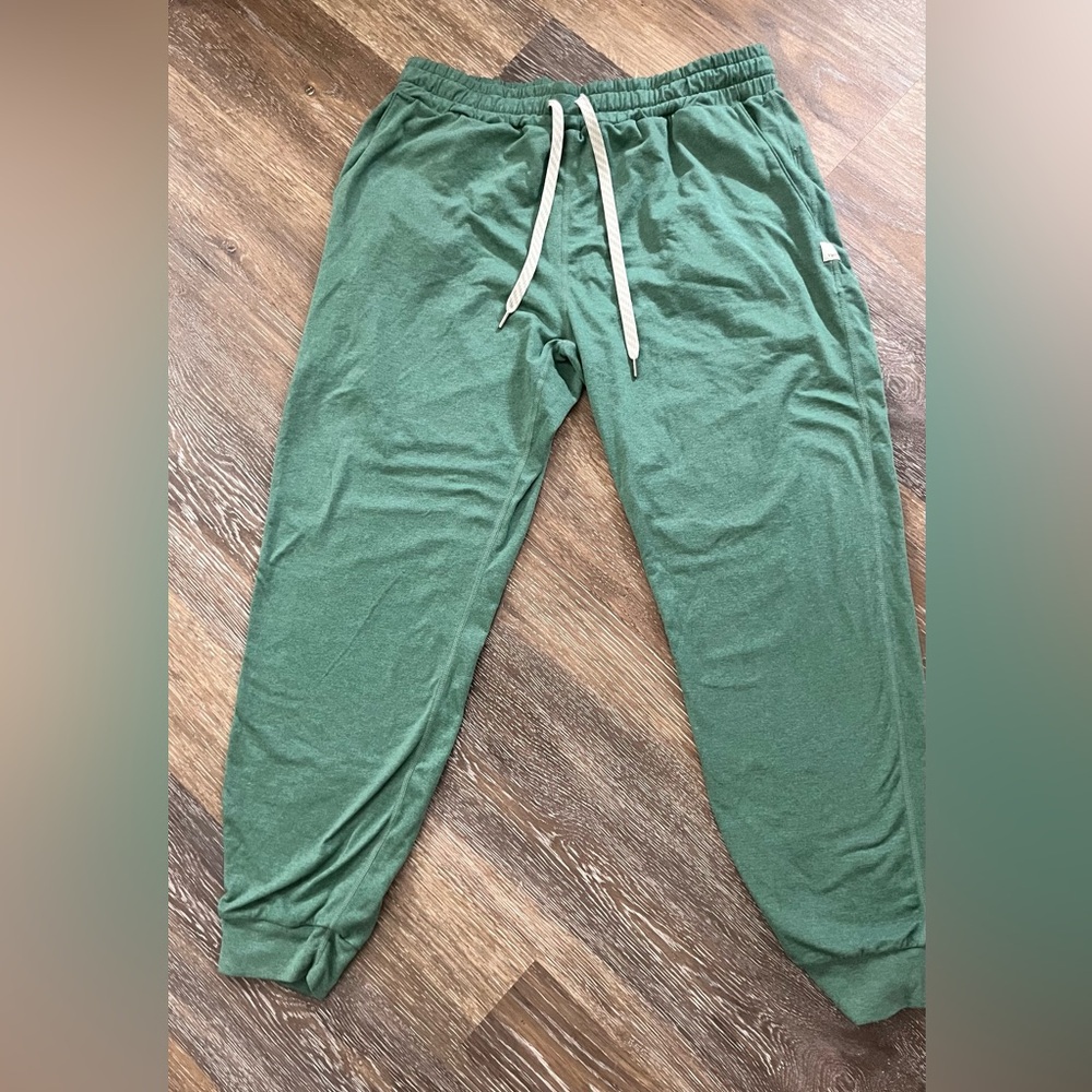 Vuori joggers size medium